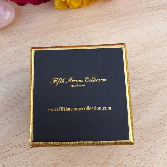 Gold Ring - Picture 7 of 8